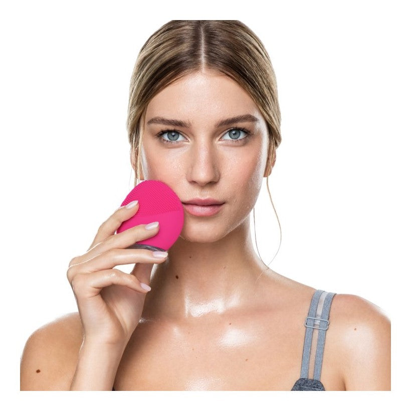 Почистващ уред и масажор за лице